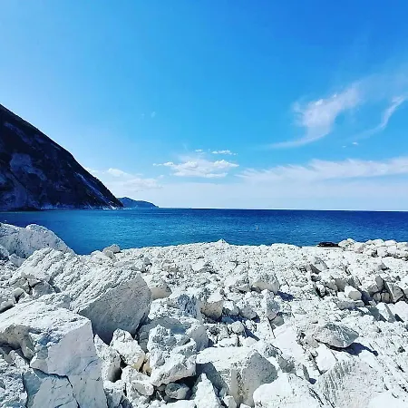 Tobacco Road Sirolo