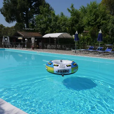 مكان تخييم Tobacco Road *