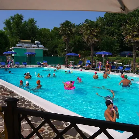 مكان تخييم Tobacco Road *