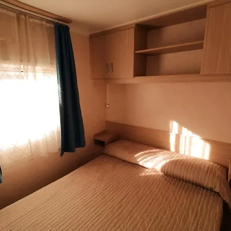 مكان تخييم Tobacco Road