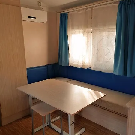 مكان تخييم Tobacco Road *