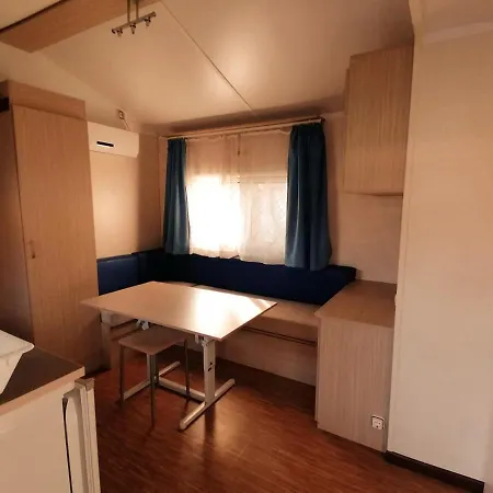 مكان تخييم Tobacco Road *